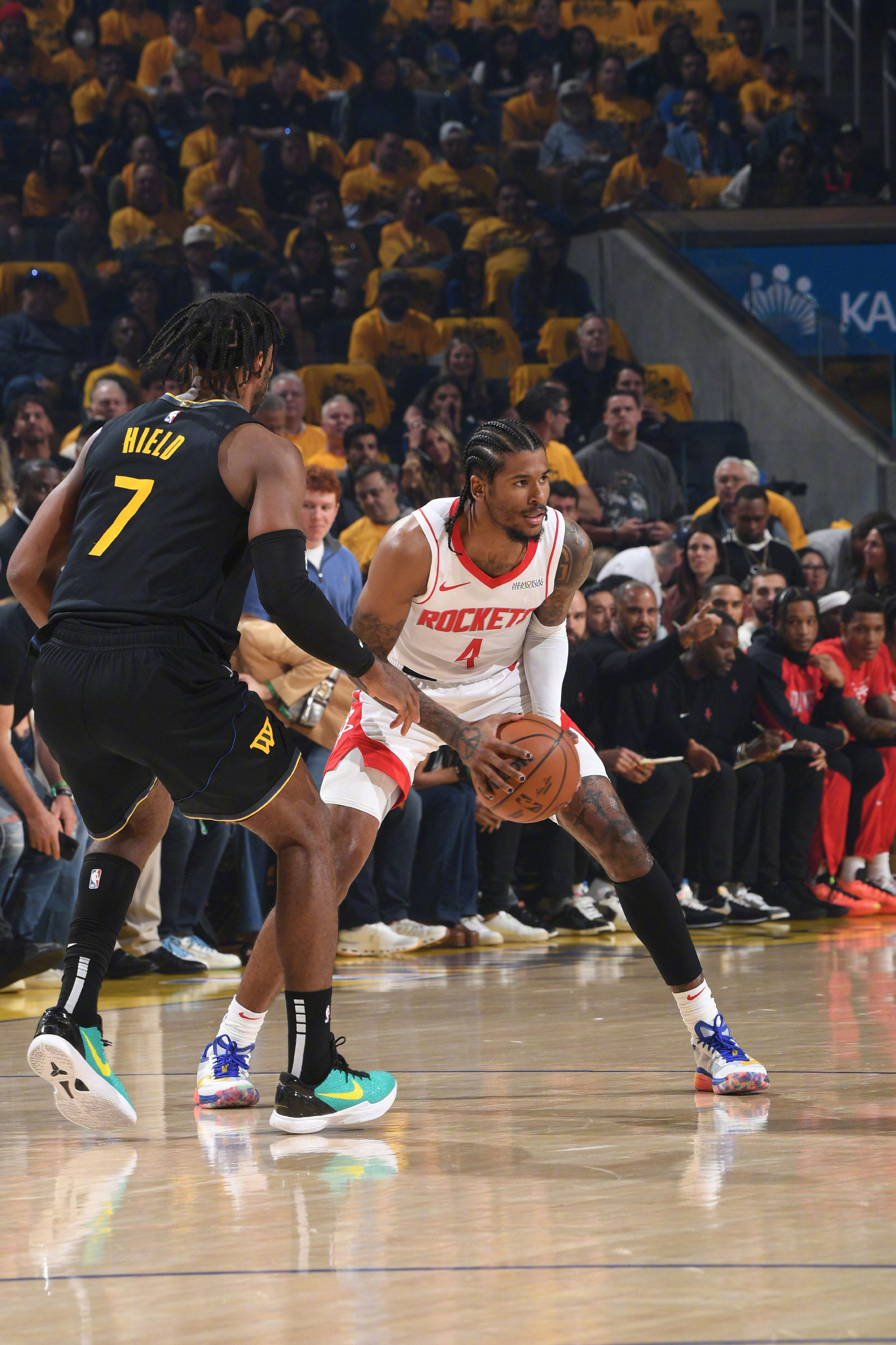 包含休斯顿火箭常规赛险胜明尼苏达森林狼，孙兴慜砍下12记关键球，全场沸腾的词条